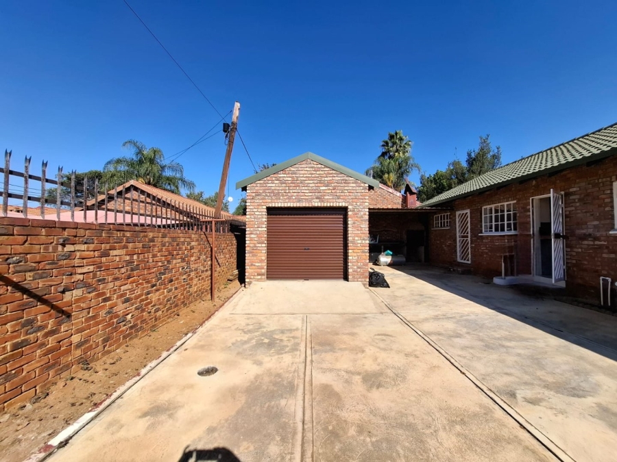 3 Bedroom Property for Sale in Geelhoutpark North West